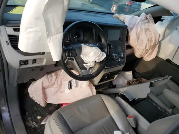 5TDYK3DC6GS705573 2016 TOYOTA SIENNA - Image 8