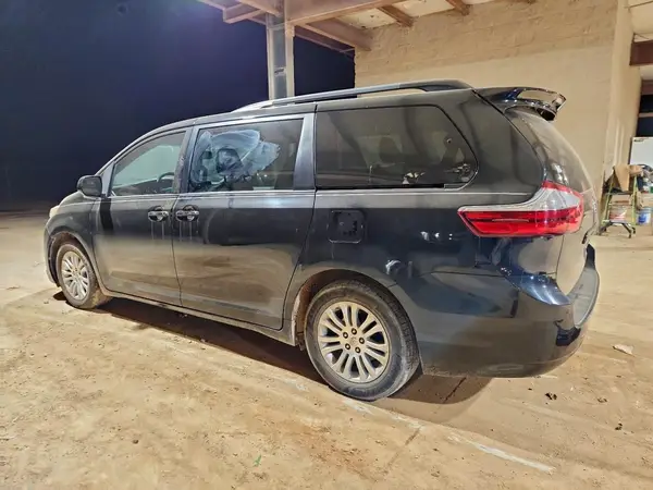5TDYK3DC6GS706593 2016 TOYOTA SIENNA - Image 2