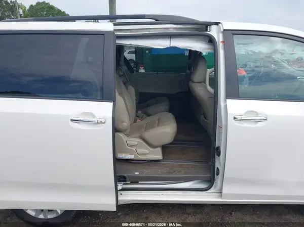 5TDYK3DC6GS706867 2016 TOYOTA SIENNA - Image 8