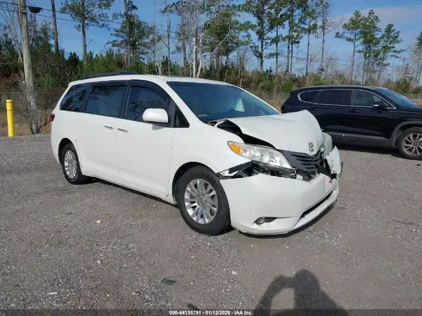 5TDYK3DC6GS708182 2016 TOYOTA SIENNA - Image 1