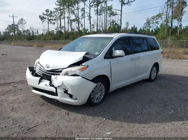5TDYK3DC6GS708182 2016 TOYOTA SIENNA - Image 2