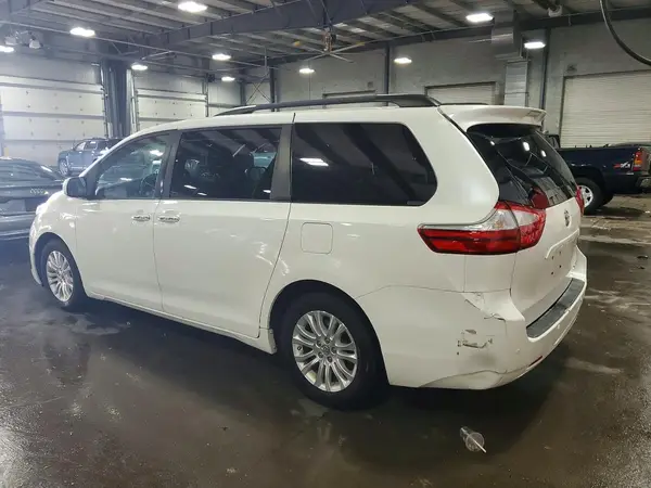 5TDYK3DC6GS708540 2016 TOYOTA SIENNA - Image 2