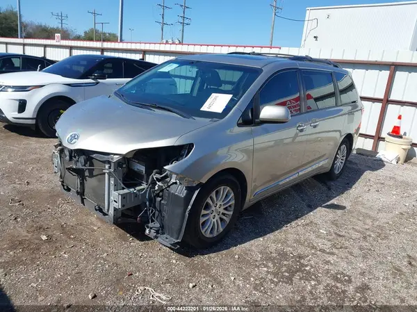 5TDYK3DC6GS709459 2016 TOYOTA SIENNA - Image 2
