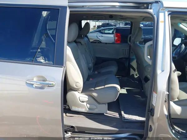 5TDYK3DC6GS709459 2016 TOYOTA SIENNA - Image 8