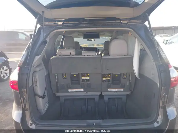 5TDYK3DC6GS710062 2016 TOYOTA SIENNA - Image 8