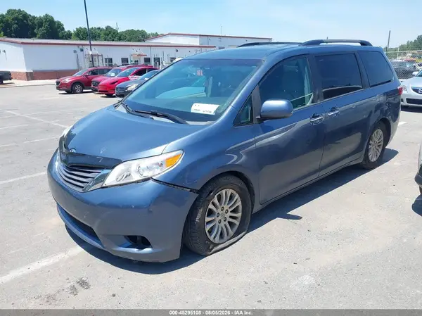 5TDYK3DC6GS710465 2016 TOYOTA SIENNA - Image 2