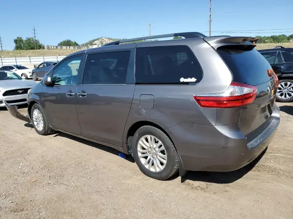 5TDYK3DC6GS711986 2016 TOYOTA SIENNA - Image 2