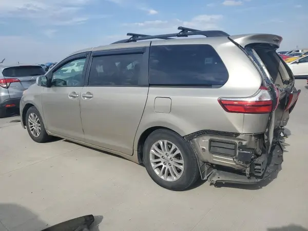 5TDYK3DC6GS712698 2016 TOYOTA SIENNA - Image 2