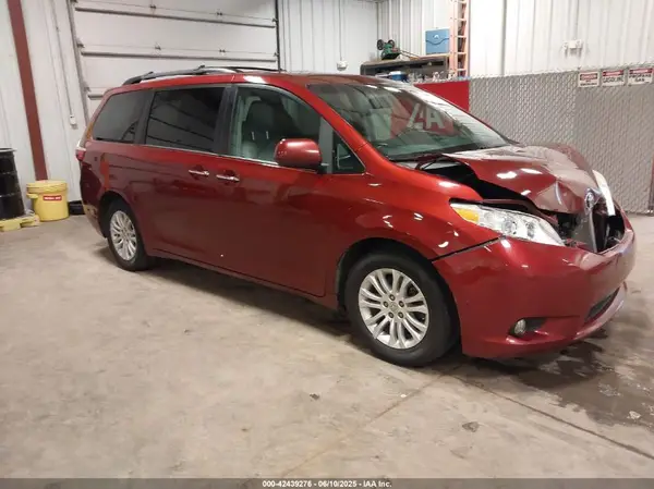 5TDYK3DC6GS713107 2016 TOYOTA SIENNA - Image 1