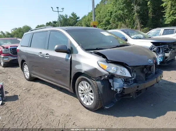 5TDYK3DC6GS713124 2016 TOYOTA SIENNA - Image 1