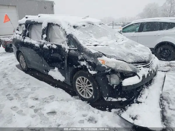 5TDYK3DC6GS718436 2016 TOYOTA SIENNA - Image 1