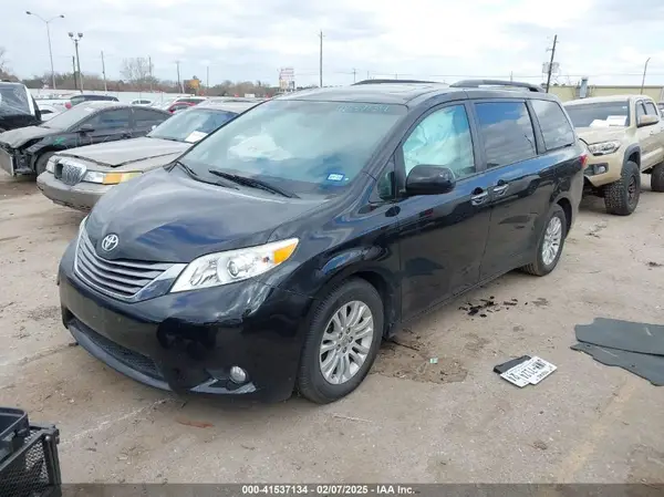 5TDYK3DC6GS718551 2016 TOYOTA SIENNA - Image 2