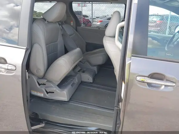 5TDYK3DC6GS718775 2016 TOYOTA SIENNA - Image 8