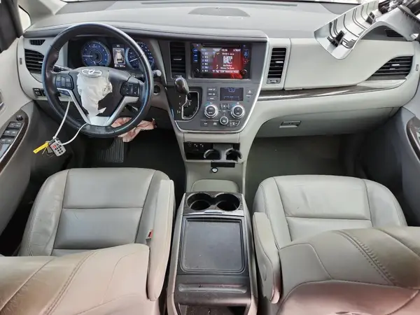 5TDYK3DC6GS719859 2016 TOYOTA SIENNA - Image 8