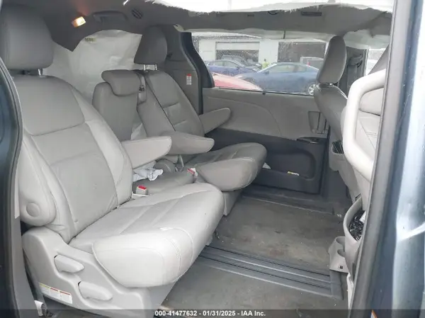 5TDYK3DC6GS724835 2016 TOYOTA SIENNA - Image 8