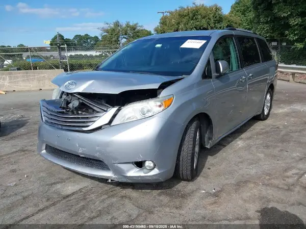 5TDYK3DC6GS725712 2016 TOYOTA SIENNA - Image 2