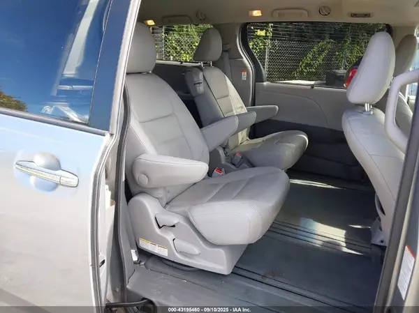 5TDYK3DC6GS725712 2016 TOYOTA SIENNA - Image 8
