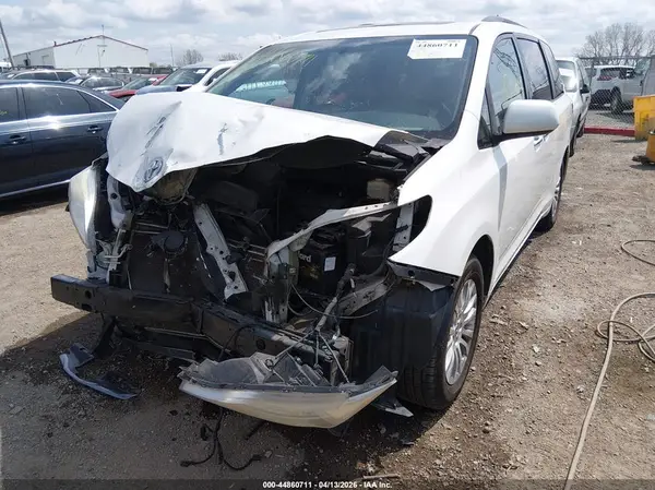 5TDYK3DC6GS731347 2016 TOYOTA SIENNA - Image 2
