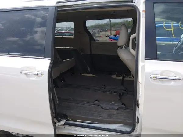 5TDYK3DC6GS731347 2016 TOYOTA SIENNA - Image 8