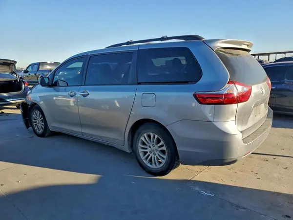 5TDYK3DC6GS732143 2016 TOYOTA SIENNA - Image 2