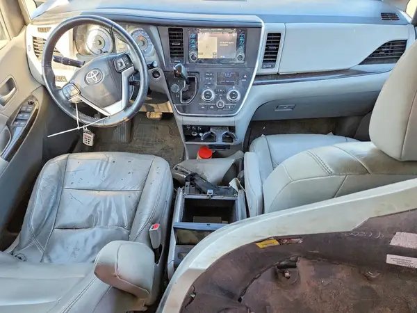 5TDYK3DC6GS743062 2016 TOYOTA SIENNA - Image 8