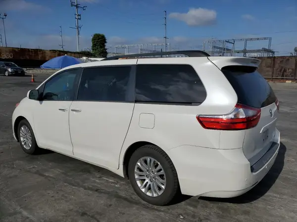 5TDYK3DC6GS744261 2016 TOYOTA SIENNA - Image 2