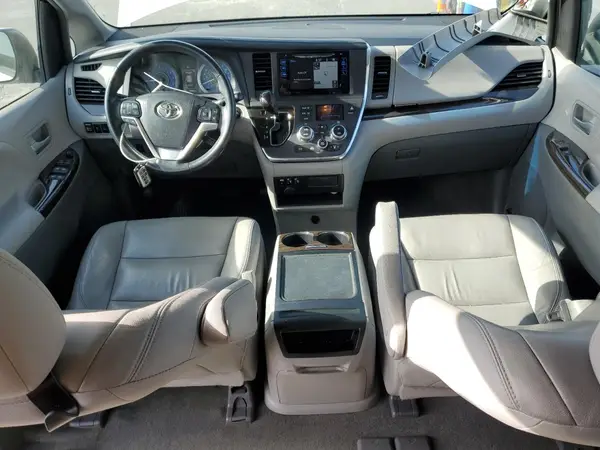 5TDYK3DC6GS744261 2016 TOYOTA SIENNA - Image 8