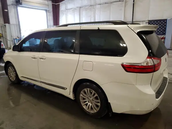 5TDYK3DC6GS744342 2016 TOYOTA SIENNA - Image 2
