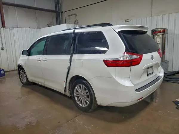 5TDYK3DC6GS744969 2016 TOYOTA SIENNA - Image 2