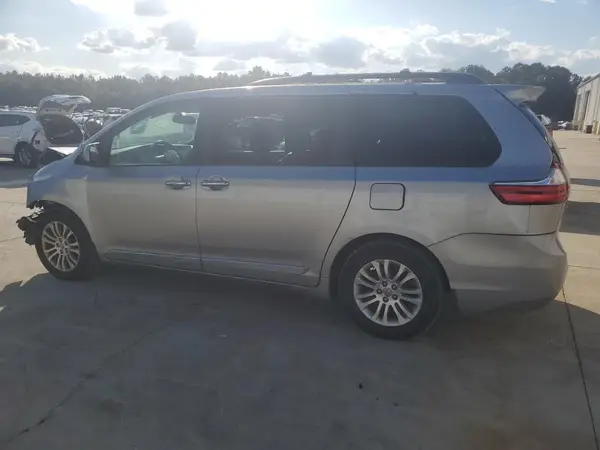 5TDYK3DC6GS744986 2016 TOYOTA SIENNA - Image 2