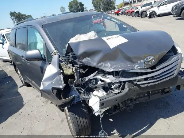 5TDYK3DC6GS749637 2016 TOYOTA SIENNA - Image 1