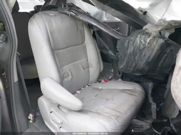 5TDYK3DC6GS749637 2016 TOYOTA SIENNA - Image 8