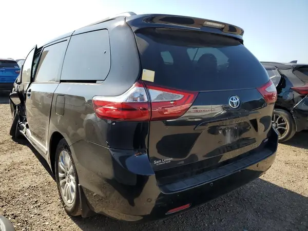 5TDYK3DC6GS749685 2016 TOYOTA SIENNA - Image 2