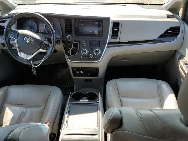 5TDYK3DC6GS749685 2016 TOYOTA SIENNA - Image 8
