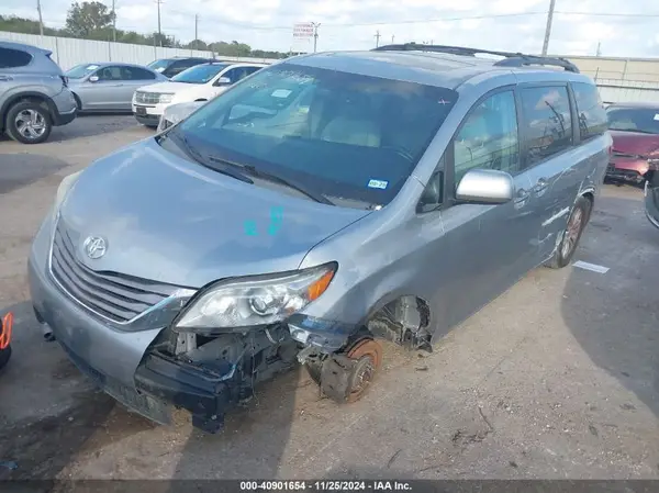 5TDYK3DC6GS751307 2016 TOYOTA SIENNA - Image 2