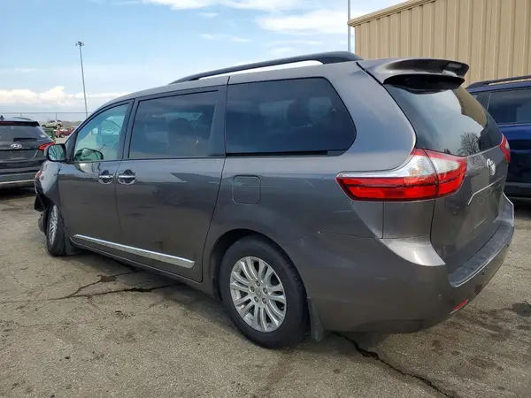 5TDYK3DC6GS752585 2016 TOYOTA SIENNA - Image 2