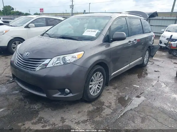 5TDYK3DC6GS752747 2016 TOYOTA SIENNA - Image 2