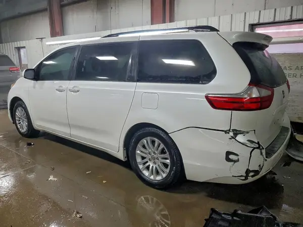 5TDYK3DC6GS753154 2016 TOYOTA SIENNA - Image 2
