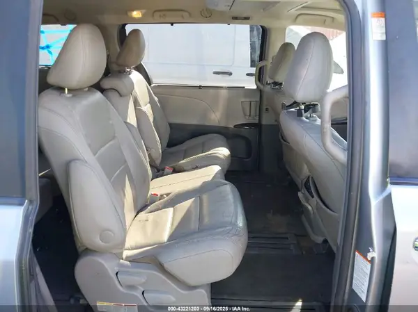 5TDYK3DC6GS755227 2016 TOYOTA SIENNA - Image 8