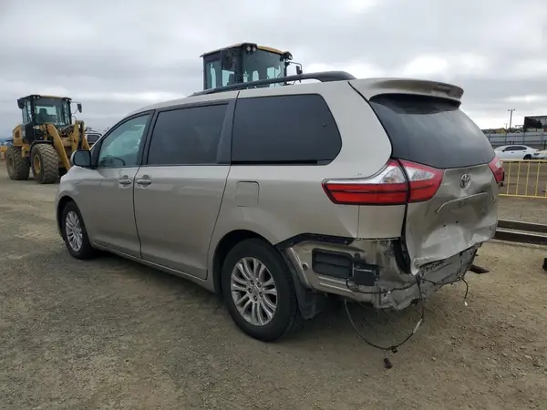 5TDYK3DC6GS756314 2016 TOYOTA SIENNA - Image 2