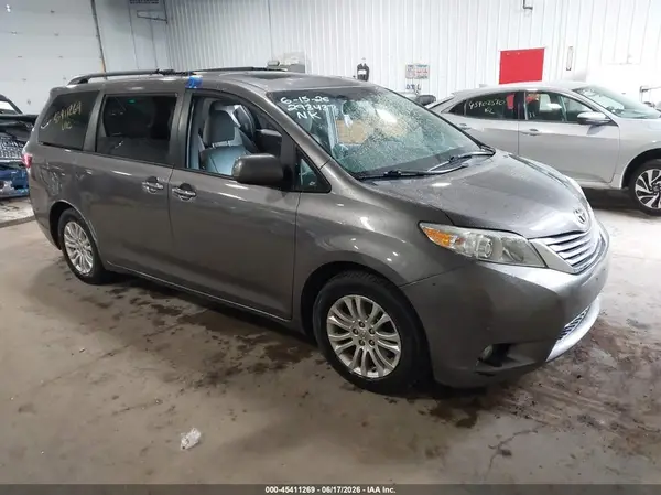 5TDYK3DC6GS757561 2016 TOYOTA SIENNA - Image 1