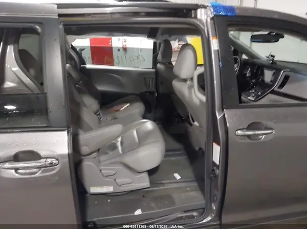 5TDYK3DC6GS757561 2016 TOYOTA SIENNA - Image 8