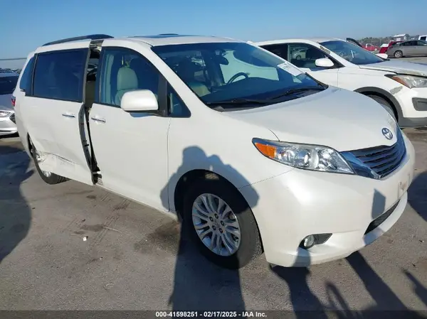 5TDYK3DC6GS758189 2016 TOYOTA SIENNA - Image 1