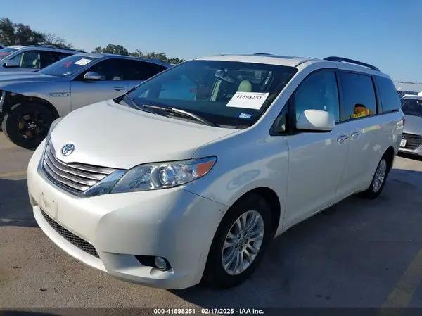 5TDYK3DC6GS758189 2016 TOYOTA SIENNA - Image 2