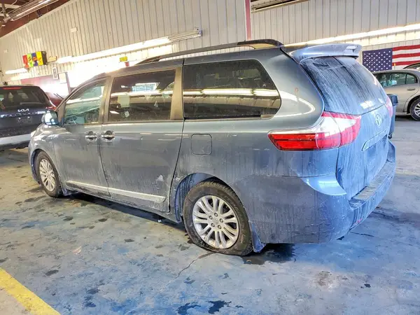 5TDYK3DC6GS764686 2016 TOYOTA SIENNA - Image 2
