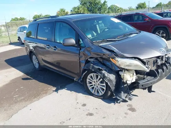 5TDYK3DC7GS691618 2016 TOYOTA SIENNA - Image 1