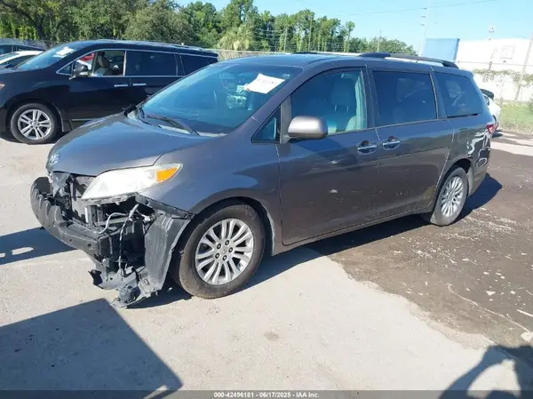 5TDYK3DC7GS691618 2016 TOYOTA SIENNA - Image 2