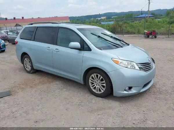 5TDYK3DC7GS692977 2016 TOYOTA SIENNA - Image 1