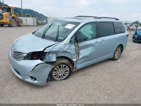 5TDYK3DC7GS692977 2016 TOYOTA SIENNA - Image 2