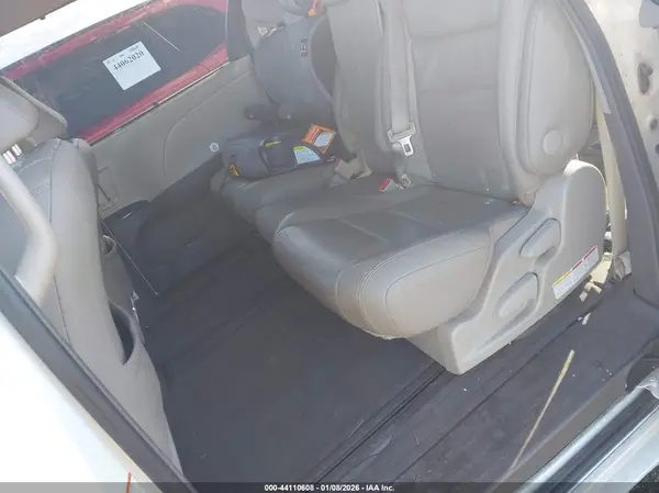5TDYK3DC7GS700964 2016 TOYOTA SIENNA - Image 8